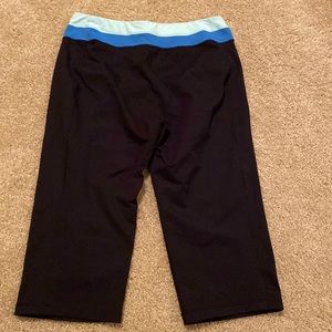 Land’s End size M (8-10) reversible active wear crops